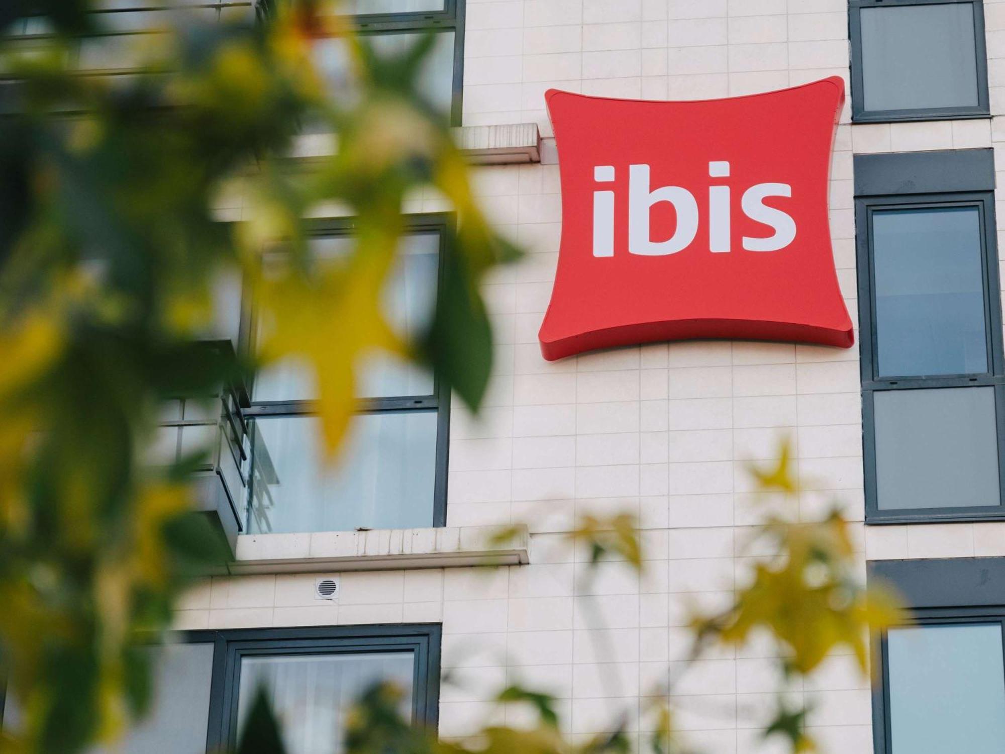 Готель Ibis Rouen Centre Rive Droite Pasteur Екстер'єр фото